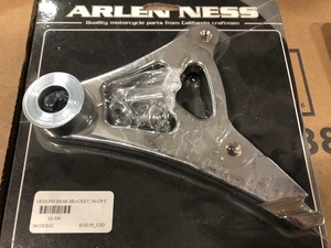 ARLEN NESS ブレーキキャリパーサポート ブラケット クローム ハーレー希少品 アーレンネス 02-530