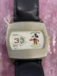 Mickey Mouse ミッキーマウス BRADLEY デジタル　腕時計 スイス　ディズニー Disney 中古現状品　動作不可　(60s)