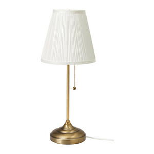 ☆ IKEA イケア ☆ ARSTID オースティード テーブルランプ, 真ちゅう, ホワイト シェードの 直径: 22 cm ☆2ｈ