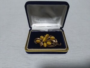 ブローチ　金メッキ　キャッツアイ　レディースアクセサリー