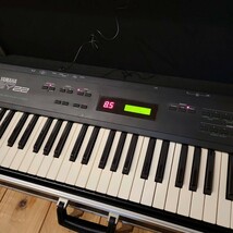 【動作品】YAMAHA ヤマハ　シンセサイザー　sy22 ピアノ　ハードケース付_画像2