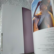 【写真集】　似鳥沙也加　Ribbon 初版　写真付き　　おまけ　ミニフォトブック1冊 　雑誌の切り抜き　37ページ_画像3