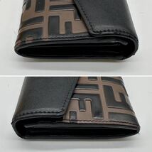 1752【最高峰】FENDI フェンディ 長財布 折り財布 二つ折り コンチネンタル エフイズ フラップ ズッカ エンボス ゴールド金具 レザー 本革_画像4