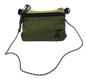 美品 POLER ポーラー サコッシュ ショルダーバッグ STUFFABLE POUCH SMALL OLIVE