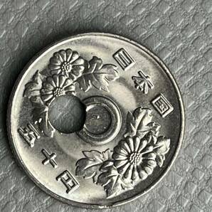 1円〜 硬貨 コイン エラーコイン 五十円硬貨 穴ズレ 五十円玉 白銅貨 メダル 50円 レア 珍しい 記念 日本銀行 昭和63年 コレクションの画像5