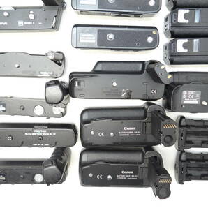 M168D 大量 ３８個 Canon Nikon PENTAX オリンパス バッテリーグリップ ワインダー モータドライブ BG-E2 E8 MD-E MB-15 等 色々 ジャンクの画像5