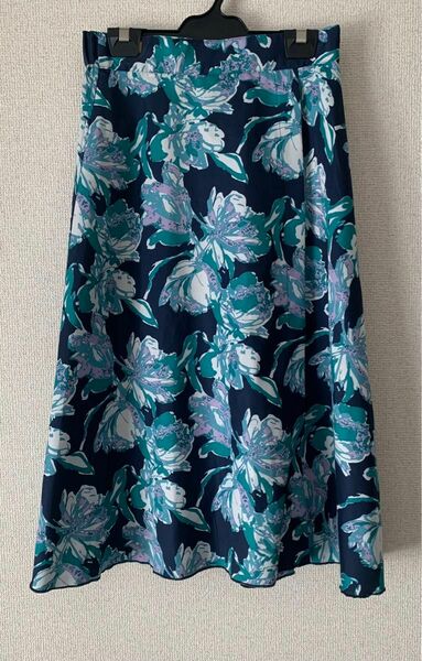 【vis color】フラワープリント　タックスカート　ブルー系 花柄 スカート