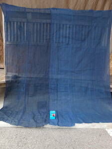 蚊帳に使われていたしっかりした青系薄手藍木綿古布・5幅繋ぎ・183×164㌢・重300g・リメイク素材