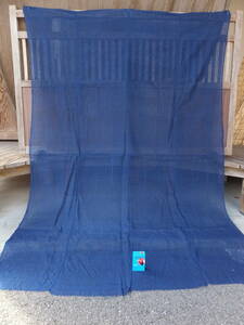 蚊帳に使われていたしっかりした青系薄手藍木綿古布・4幅繋ぎ・210×147㌢・重320g・リメイク素材