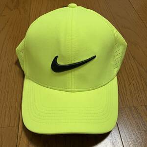 未使用　新品　NIKEゴルフ　キャップ　サイズ55-57cm 蛍光イエロー　タグ付き