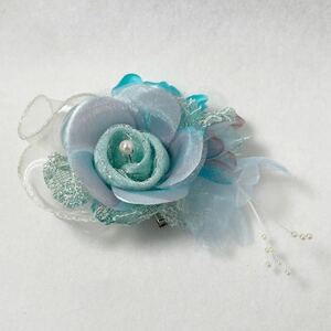 Corsage 12T0515 Роза с синим жемчужным блеском