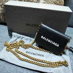 BALENCIAGA