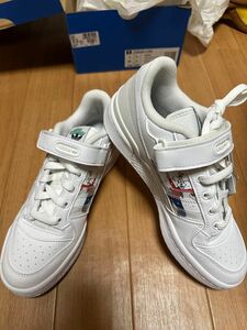 アディダス　限定モデル　ディズニーコラボ　adidas ホワイト　FORUM LOW ORIGINALS 箱付き未使用新品