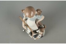 [URA]LLADRO/リヤドロ/「いたずらな仔猫」/女の子/猫/10-3-37　(検索)骨董/置物/陶器/人形/陶人形/フィギュア_画像9