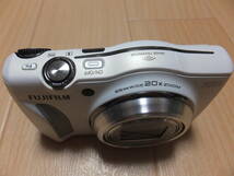 FUJIFILM FINEPIX ファインピクス　F800EXR　ホワイト 富士フィルム_画像2