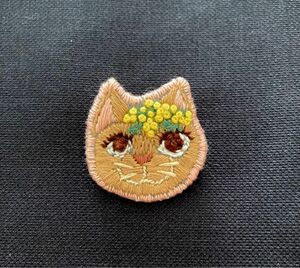 お花とねこ ミモザ ブローチ ハンドメイド