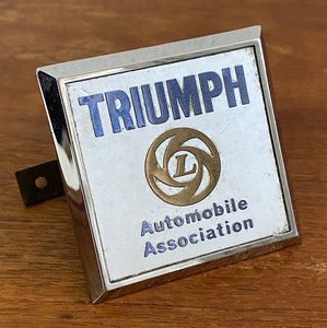  rare 1970 period Triumph LEYLAND Triumph, Ray Land grill badge Britain at that time Mini Mini Vespa Lambretta. Vintage car badge 