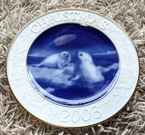 tam_038 美品！ 限定品 大倉陶園 クリスマスプレート 白磁 OKURA CHINA CHRISTMAS PLATE FAMILY 家族 お箱入り 20cm ★ 2003 SEAL アザラシ