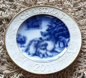 tam_049 美品！ 限定品 大倉陶園 クリスマスプレート 白磁 OKURA CHINA CHRISTMAS PLATE お箱入り 20cm ★ 2011 CORGI コーギー 犬 DOG