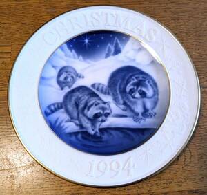 tam_021 美品！ 限定品 大倉陶園 クリスマスプレート 白磁 OKURA CHINA CHRISTMAS PLATE お箱入り 20cm ★ 1994 ラクーン アライグマ