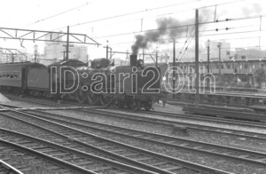 R0008-5[ old railroad white black monochrome nega]35mm four-frame * Showa era 40 period ~50 period steam locomotiv C55 Special sudden ...* railroad station train row car steam locomotiv 