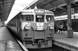 R1009-1【古い 鉄道 白黒 モノクロネガ】35mm 6コマ◇昭和40～50年代 急行いわて 蒸気機関車D51 京急230形? ※鉄道 駅 電車 汽車