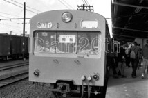 R0052-4【古い 鉄道 白黒 モノクロネガ】35mm 6コマ◇昭和40～50年代 快速 南武奥多摩号 御岳号 ※鉄道 駅 電車 汽車 蒸気機関車_画像5