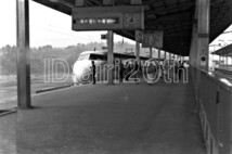 R0031-6【古い 鉄道 白黒 モノクロネガ】35mm 6コマ◇昭和43年 横浜線 原町田 行き ※鉄道 駅 電車 汽車 蒸気機関車_画像1