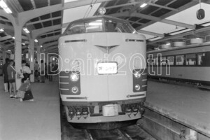 R1032-1【古い 鉄道 白黒 モノクロネガ】35mm 6コマ◇昭和40～50年代 特急オリンピア ハイランドスケート号 ※鉄道 駅 電車 汽車