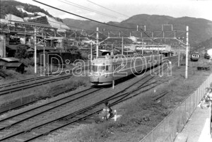 R0041-2【古い 鉄道 白黒 モノクロネガ】35mm 6コマ◇昭和45年 クモハ73 ※鉄道 駅 電車 汽車 蒸気機関車