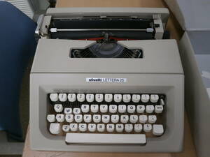 中古　タイプライター　olivetti オリベッティ 　スペイン製　ジャンク　【D-15】◆送料無料(北海道・沖縄・離島は除く)◆