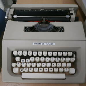 中古 タイプライター olivetti オリベッティ  スペイン製 ジャンク 【D-15】◆送料無料(北海道・沖縄・離島は除く)◆の画像1