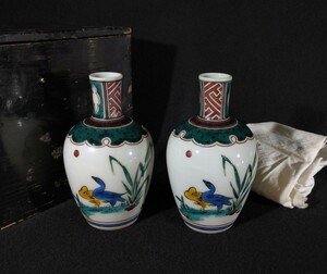  Matsumoto .. first generation blue Kutani water bird writing 14cm sake bottle 2 customer . era box white cloth sake cup and bottle Kutani bvedm-Gb3058