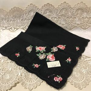 スワトウ　SWATOW 刺繍　ハンカチ　黒地　未使用　刺繍ハンカチ　中国製