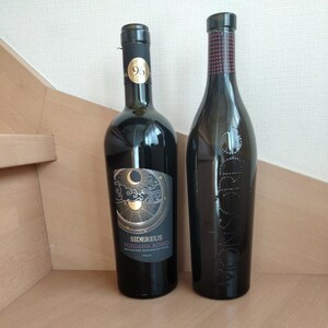 イタリア ワインの空瓶2本