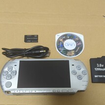 管理：054 SONY PSP3000 動作確認済み すぐ遊べるモンハンセット 電池新品　ケーブル　メモリースティック付き_画像1