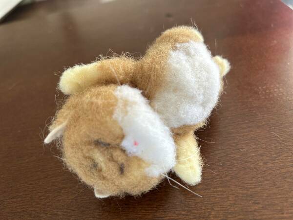 のび〜をするぶちゃネコくん【羊毛フェルト・ハンドメイド】