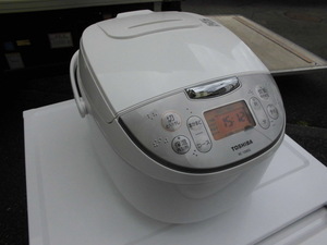 美品　 TOSHIBA RC-10MSL 5.5合炊き 炊飯器 ジャー ホワイト 2021年製