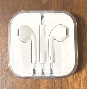 Apple純正　earphone （イヤホン）未使用品