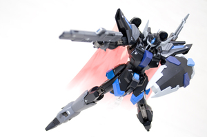 1/144 HGCE ブラックナイトスコードルドラ(ダニエル・ハルパー機) サファイア 塗装済完成品