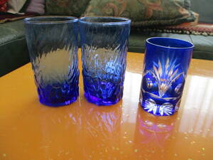 底面もきれいです　切子グラス　KIRIKO (切子ブルー）ガラス　コップ　ガラス工芸品　江戸切子　ショット　クリスタル　ブルーグラス2つ付
