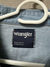 ラングラー　Wrangler 春　デニムウエスタンシャツ　可愛い花柄ポイント　サイズL新品_画像3