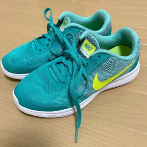 ナイキ　NIKE トレーニングシューズ　ランニングシューズ　23cm ジュニア