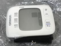 0304-104T⑨5947 血圧計 OMRON オムロン HEM-6231T2-JE 手首式 サイレント測定 スマホでデータ管理 未使用 説明書 箱有り_画像2