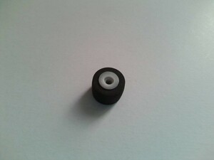 カセット修理用　ピンチローラーU 外径10.5mm 幅7.9mm 軸穴径2mm　1個 ★新品、定形外送料120円可