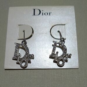 Dior ピアス ロゴ