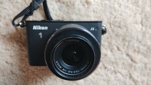 ミラーレス一眼 Nikon 1 J3 　10-30mm　動作　ok バッテリー予備含め3個　充電器　32GB SDカード　レンズガード付　ケースあり　ニコン　