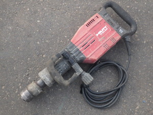 ジャンク HILTI 電動ハツリ機 TE905-AVR サービスランプ点灯