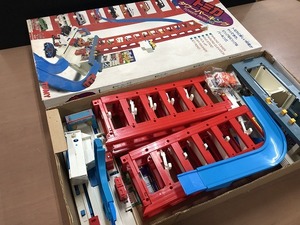 ジャンク扱い　◇当時物 トミー トミカ タワーパーキング TOMY 12（M6835）