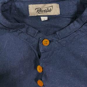 E-1242 本場アメカジ輸入古着シャツ REVETH ネイビーの長袖バンドカラー隠れボタンデザインシャツ 腕捲りボタン付き L (US-FIT) の画像4